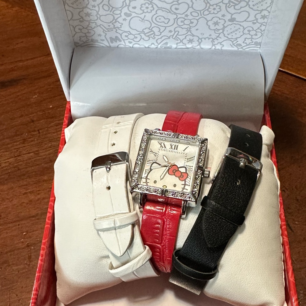 Hello Kitty Watch Set with Interchangeable Straps. NIB - Picture 2 of 4